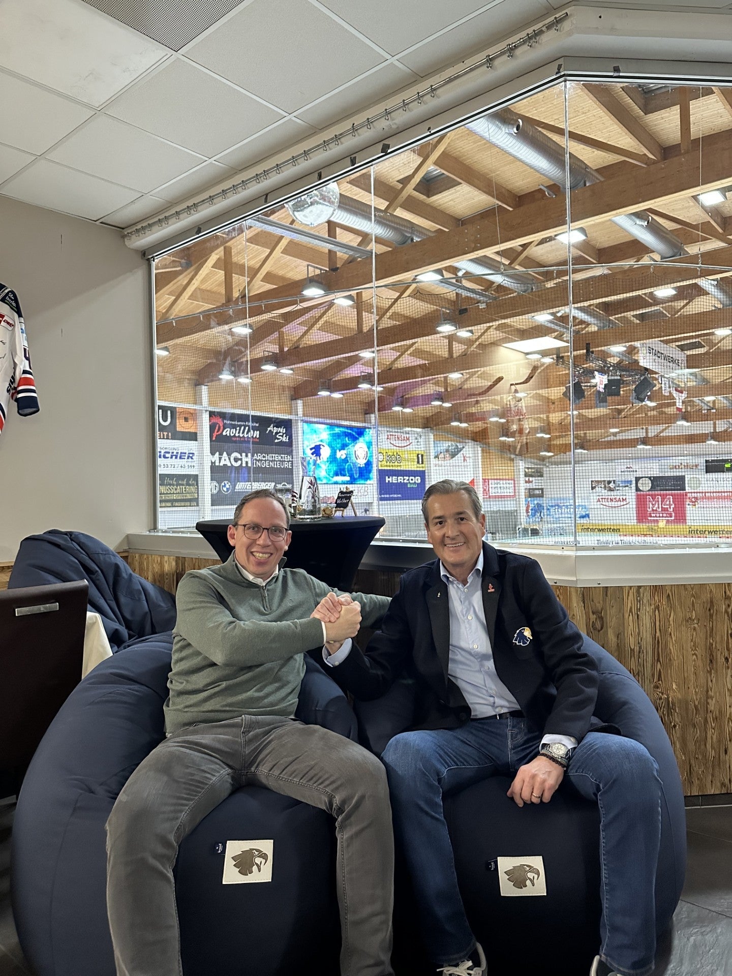 Der Adler ist gelandet 🦅 Neue VIP-Sitzmöglichkeiten im Sportpark Kitzbühel